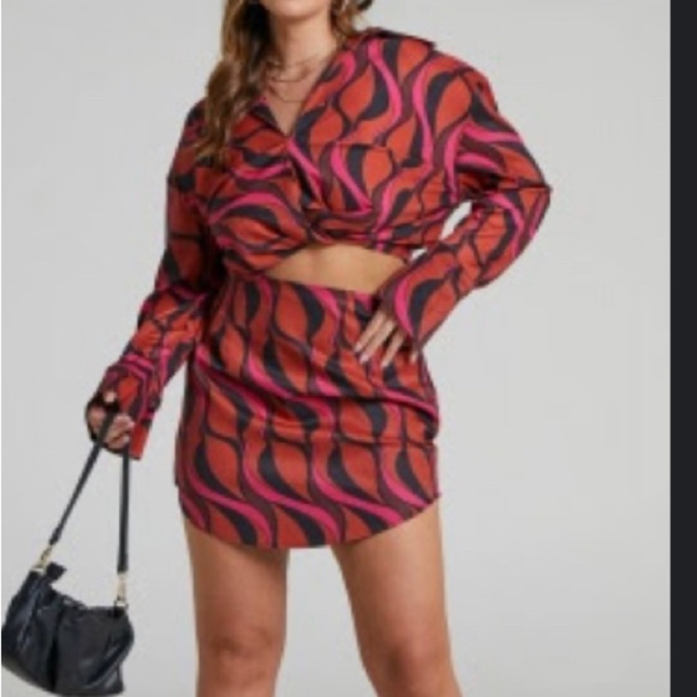 MARISSAH SWIRL PRINT CROPPED SHIRT AND MINI SKIRT TWO PIECE SET IN PINK/RED